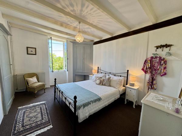 Belle maison avec piscine chauffée - proche Eymet