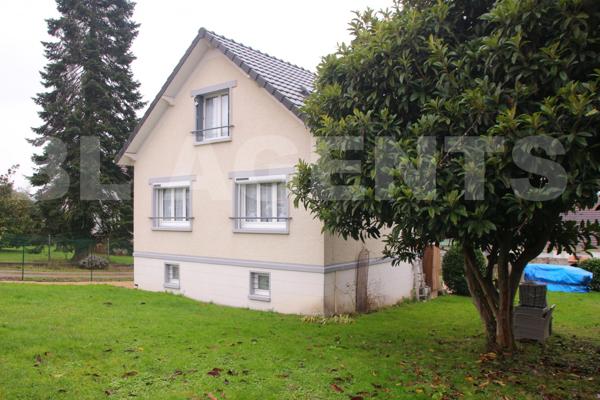 Maison briarde édifiée sur rez-de-jardin de 74m² habitable sur une parcelle de 537m² de terrain !