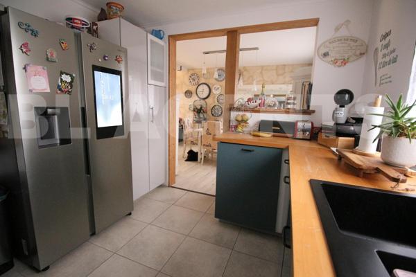 Maison briarde édifiée sur rez-de-jardin de 74m² habitable sur une parcelle de 537m² de terrain !