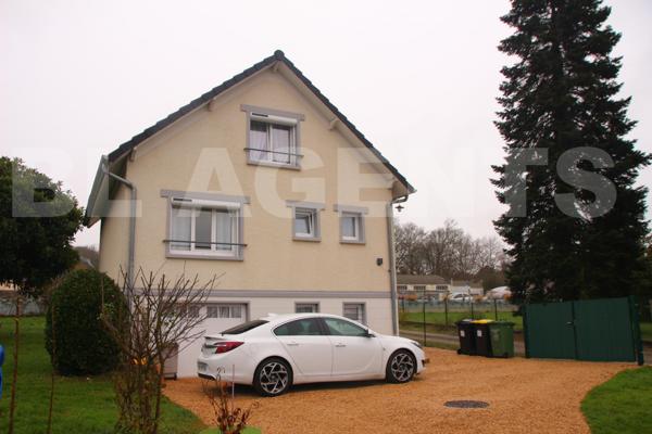 Maison briarde édifiée sur rez-de-jardin de 74m² habitable sur une parcelle de 537m² de terrain !