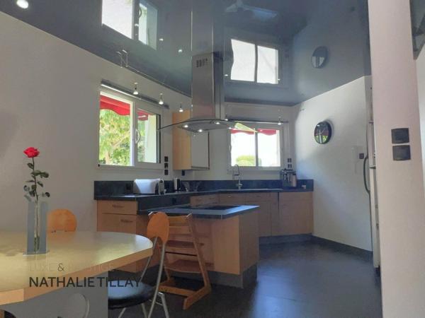 La chapelle St Mesmin, proche Orleans, maison d arrchitecte de 200 m² à vendre, piscine, vue dégagée sur les bois, terrain 1700 m²