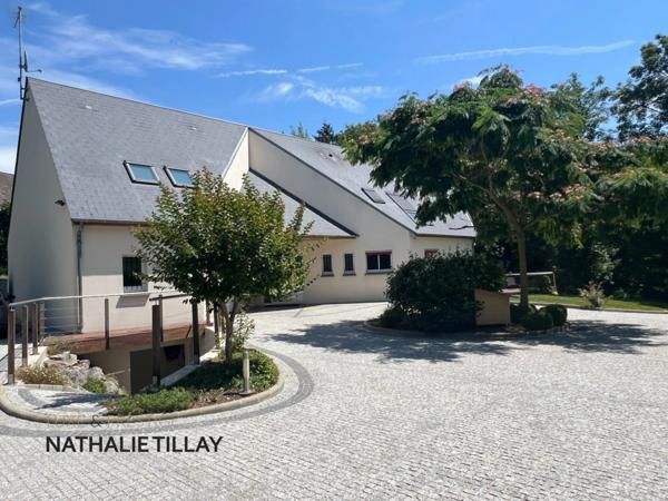 La chapelle St Mesmin, proche Orleans, maison d arrchitecte de 200 m² à vendre, piscine, vue dégagée sur les bois, terrain 1700 m²