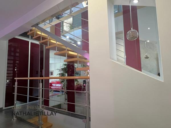 La chapelle St Mesmin, proche Orleans, maison d arrchitecte de 200 m² à vendre, piscine, vue dégagée sur les bois, terrain 1700 m²