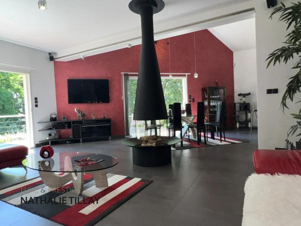 La chapelle St Mesmin, proche Orleans, maison d arrchitecte de 200 m² à vendre, piscine, vue dégagée sur les bois, terrain 1700 m²