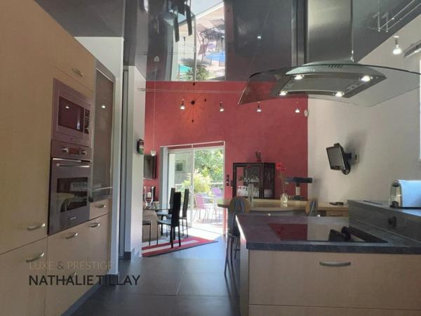 La chapelle St Mesmin, proche Orleans, maison d arrchitecte de 200 m² à vendre, piscine, vue dégagée sur les bois, terrain 1700 m²