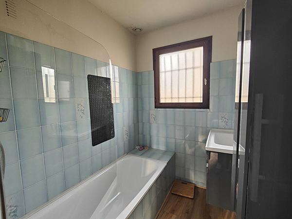 Maison Imphy 4 pièces, 3 chambres, proches commodités, lumineuse, garage, sous-sol