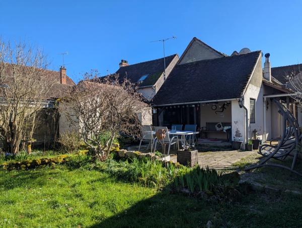 Belle maison de village ensoleillée de trois chambres située à Lignac (Indre)