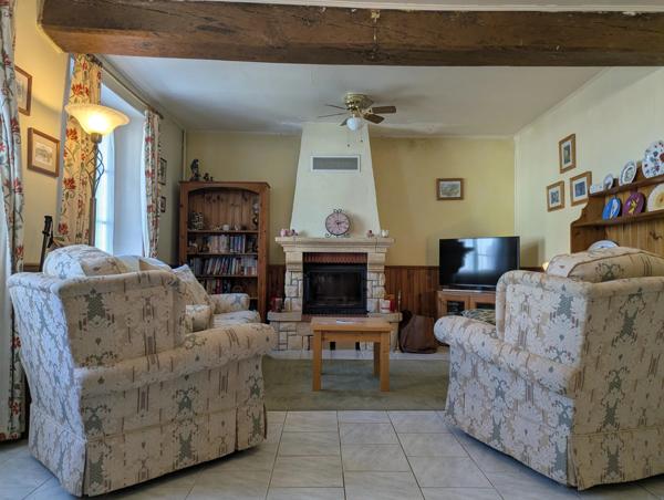 Belle maison de village ensoleillée de trois chambres située à Lignac (Indre)