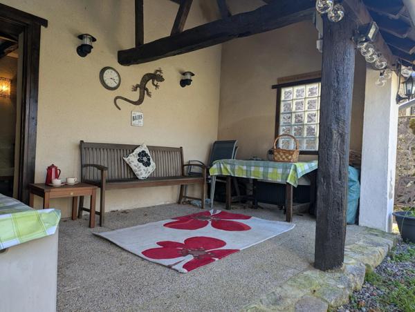 Belle maison de village ensoleillée de trois chambres située à Lignac (Indre)