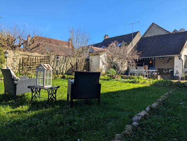Belle maison de village ensoleillée de trois chambres située à Lignac (Indre)