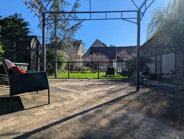 Belle maison de village ensoleillée de trois chambres située à Lignac (Indre)