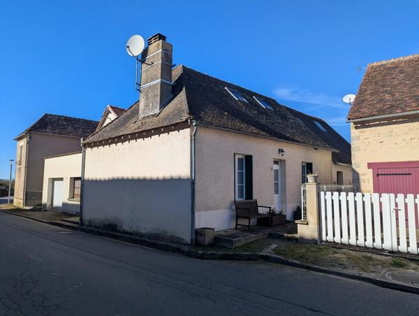 Belle maison de village ensoleillée de trois chambres située à Lignac (Indre)