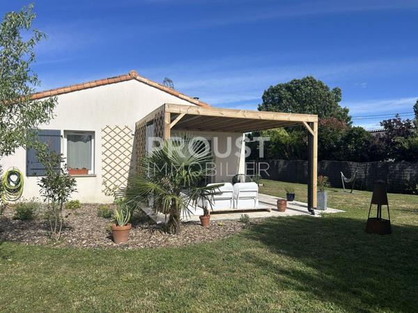 En exclusivité Magné Beau pavillon de plain-pied avec jardin et garage