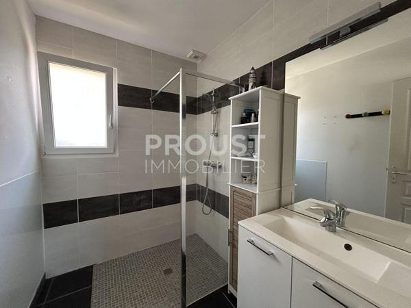 En exclusivité Magné Beau pavillon de plain-pied avec jardin et garage