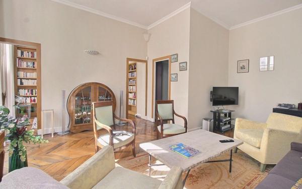 Appartement à vendre    3 pièces • 80,80 m2 Paris 6