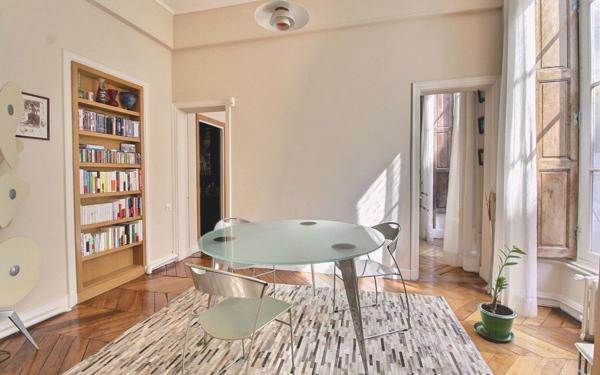 Appartement à vendre    3 pièces • 80,80 m2 Paris 6