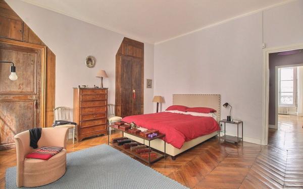 Appartement à vendre    3 pièces • 80,80 m2 Paris 6