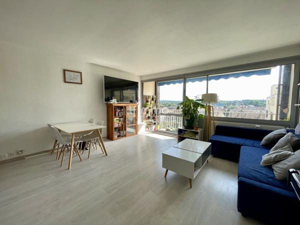 Lumineux 4 pièces avec balcon, vue dégagée et garage