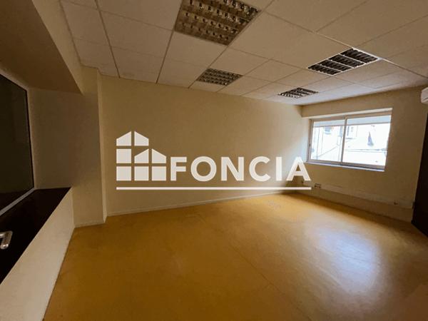 Location Local commercial 3 pièces 365 m² - 12 BOULEVARD GAMBETTA Cahors 46000