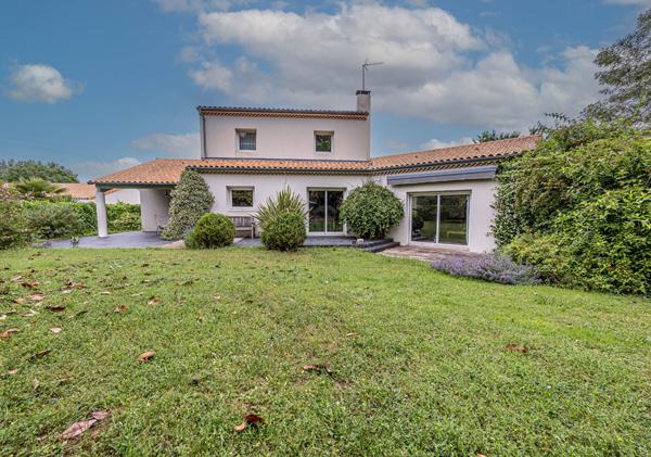 Maison familiale d'exception de 170 m² avec piscine - Secteur recherché de Chauray