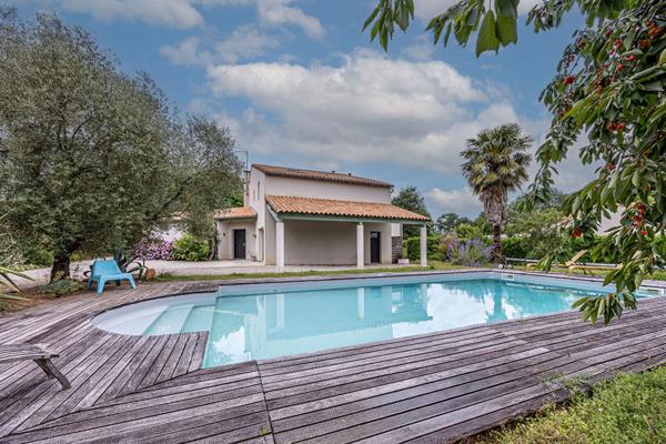 Maison familiale d'exception de 170 m² avec piscine - Secteur recherché de Chauray