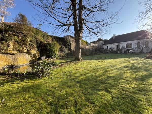 CHATILLON SUR SEINE( 21) Belle demeure de 1964 avec terrain de 2000m² bord de SEINE. Châtillon-sur-Seine (21400)