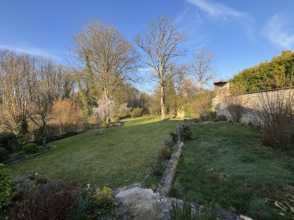 CHATILLON SUR SEINE( 21) Belle demeure de 1964 avec terrain de 2000m² bord de SEINE. Châtillon-sur-Seine (21400)