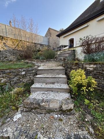 CHATILLON SUR SEINE( 21) Belle demeure de 1964 avec terrain de 2000m² bord de SEINE. Châtillon-sur-Seine (21400)