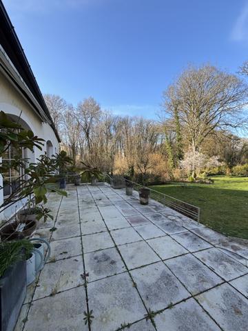 CHATILLON SUR SEINE( 21) Belle demeure de 1964 avec terrain de 2000m² bord de SEINE. Châtillon-sur-Seine (21400)