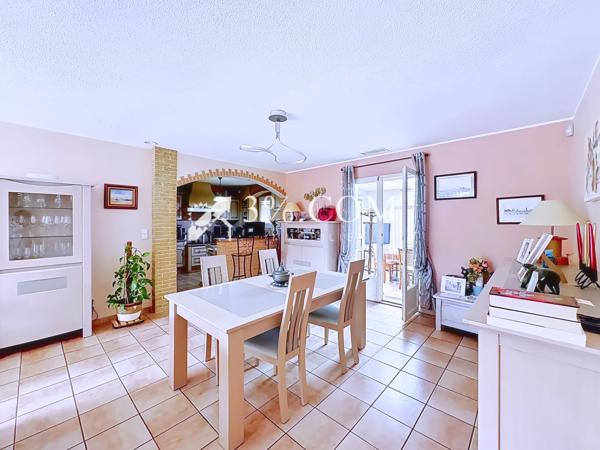 Villa
                                                                                                                                                                                                                                                                                                                        8 pièce(s)                                                                                                                                                                                                          5 chambre(s)                                                                                                                                                                                                          119.81  m²