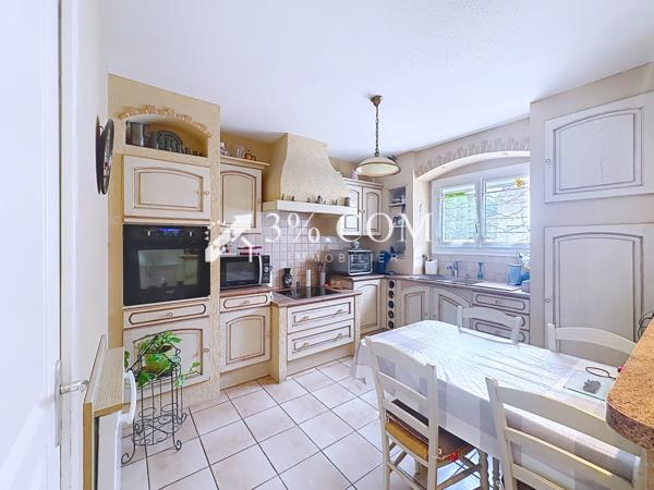 Villa
                                                                                                                                                                                                                                                                                                                        8 pièce(s)                                                                                                                                                                                                          5 chambre(s)                                                                                                                                                                                                          119.81  m²