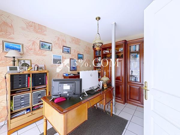 Villa
                                                                                                                                                                                                                                                                                                                        8 pièce(s)                                                                                                                                                                                                          5 chambre(s)                                                                                                                                                                                                          119.81  m²