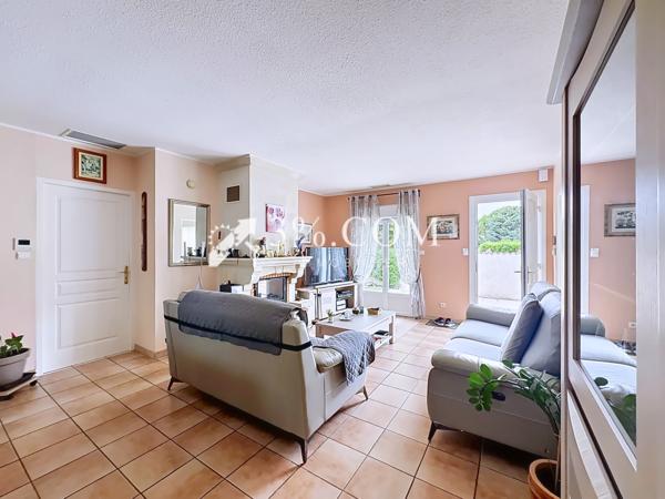 Villa
                                                                                                                                                                                                                                                                                                                        8 pièce(s)                                                                                                                                                                                                          5 chambre(s)                                                                                                                                                                                                          119.81  m²