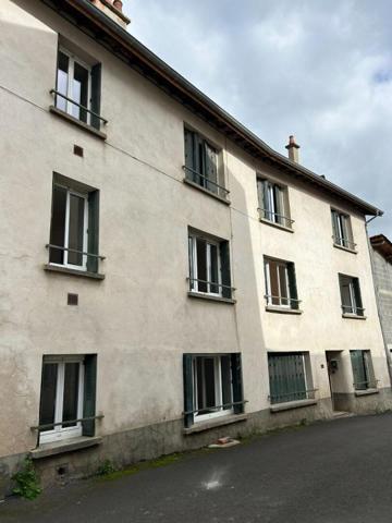 Immeuble Arlanc 3 appartements 238 m2