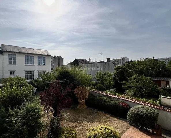 Vente                                                      Maison
                        
                     8 pièces                      137 m2                     à Joinville-le-Pont