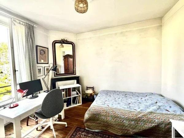 Vente                                                      Maison
                        
                     8 pièces                      137 m2                     à Joinville-le-Pont