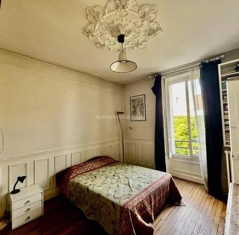 Vente                                                      Maison
                        
                     8 pièces                      137 m2                     à Joinville-le-Pont