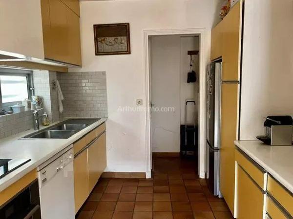 Vente                                                      Maison
                        
                     8 pièces                      137 m2                     à Joinville-le-Pont