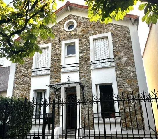 Vente                                                      Maison
                        
                     8 pièces                      137 m2                     à Joinville-le-Pont