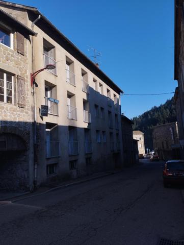 Appartement 64m² env. Lumineux, garage, cave.