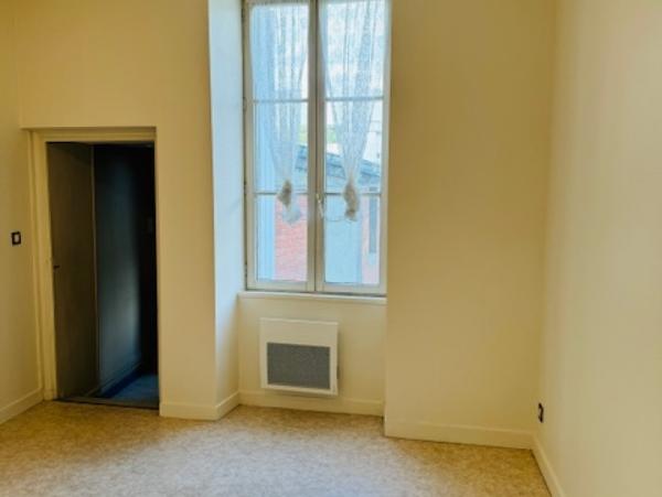 Location Appartement 3 pièces Parthenay (79200) - centre ville