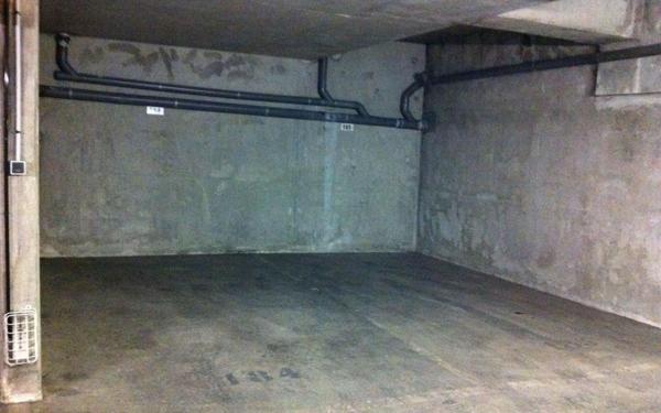 Stationnement à louer    Le Bourget