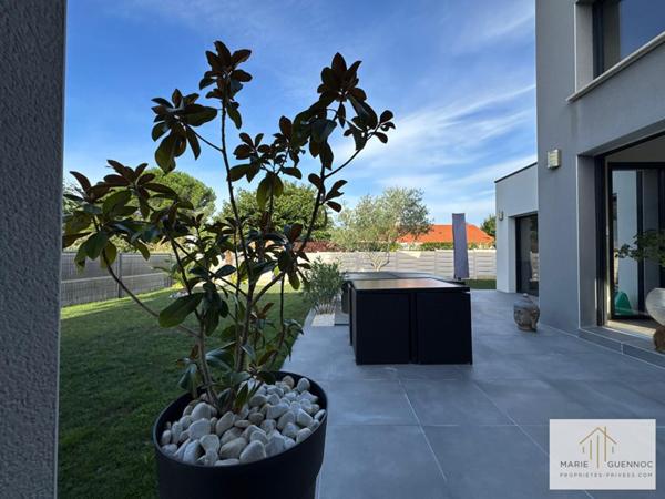 Maison BBC de plain-pied de 130m2 sur terrain de 530m2 avec garage et jacuzzi