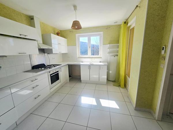 ROCHETAILLÉE – MAISON FAMILIALE AVEC TERRASSE PLEIN SUD + STUDIO INDÉPENDANT