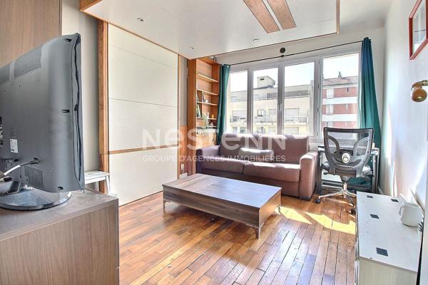 Appartement Courbevoie 1 pièce 21 m2 vendu meublé investisseur premier achat proche commodités et transports traversant