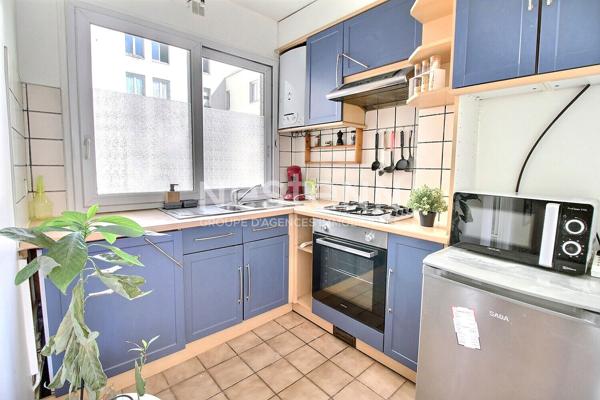 Appartement Courbevoie 1 pièce 21 m2 vendu meublé investisseur premier achat proche commodités et transports traversant