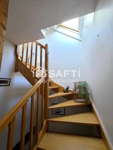 Maison avec 4 Chambres sur 363 m² avec garage