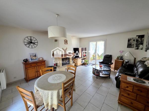 Maison avec 4 Chambres sur 363 m² avec garage