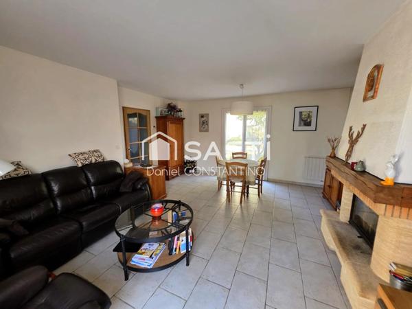 Maison avec 4 Chambres sur 363 m² avec garage