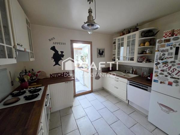 Maison avec 4 Chambres sur 363 m² avec garage
